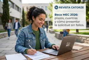 Jovem mulher escrevendo sobre bolsa Beca MEC 2026 ao ar livre