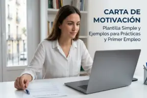 Mulher jovem estudando educação financeira no laptop