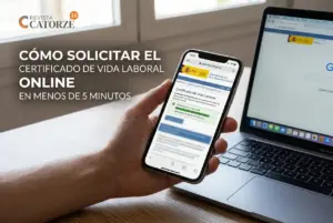 Certificado de Vida Laboral online em smartphone na mão